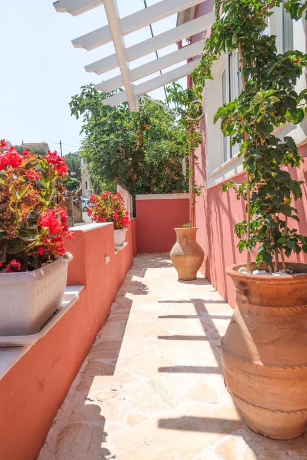 Lefko'S House- Contemporary, Fully Renovated House Kassiopi Exterior foto